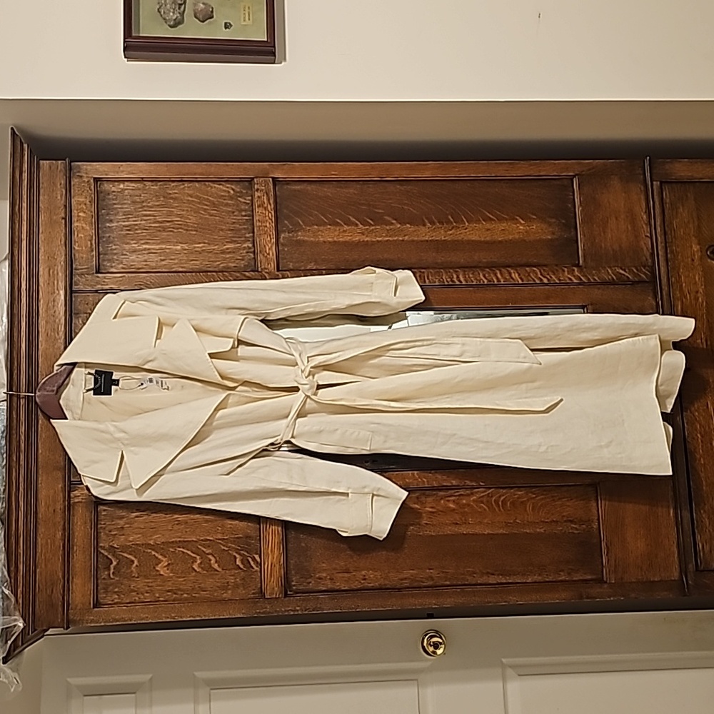 Banana Republic cream colored 100 linen trench coat nwt